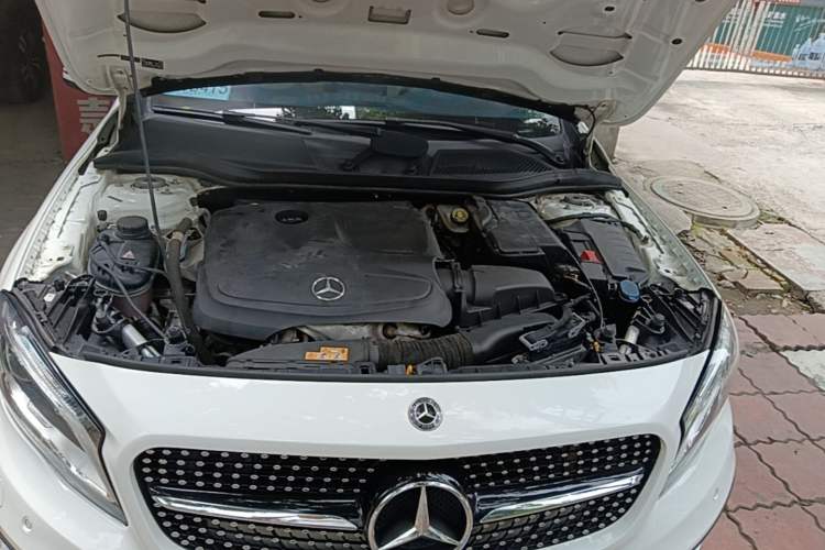 Used Mercedes-Benz GLA 2017 GLA 200 Fashion Model Engine Bay