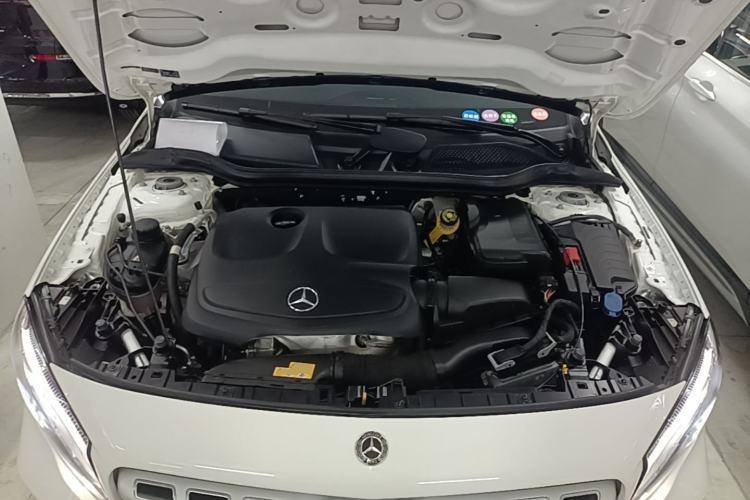 Used Mercedes-Benz GLA 2017 GLA 220 4MATIC Fashion Model Engine Bay