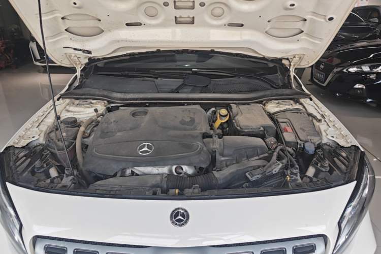 Used Mercedes-Benz GLA 2017 GLA 200 Fashion Model Engine Bay