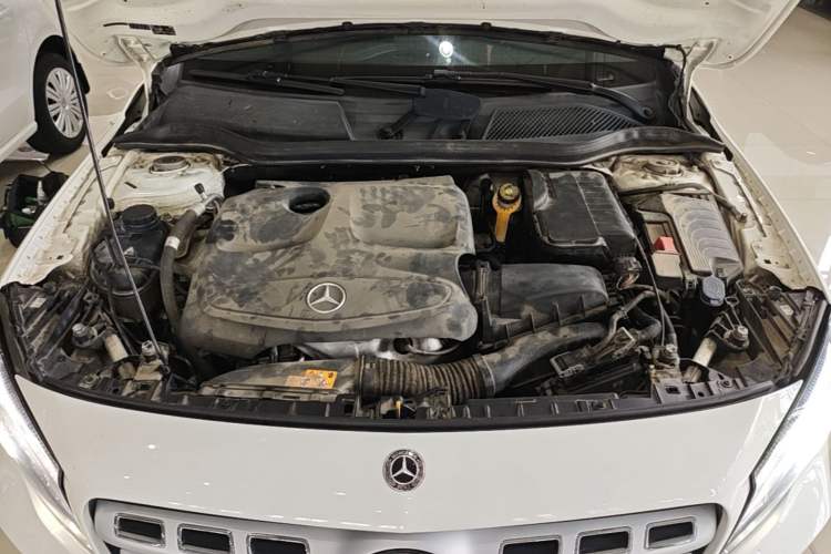 Used Mercedes-Benz GLA 2017 GLA 200 Fashion Model Engine Bay
