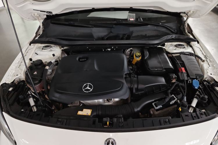 Used Mercedes-Benz GLA 2017 GLA 220 4MATIC Fashion Model Engine Bay