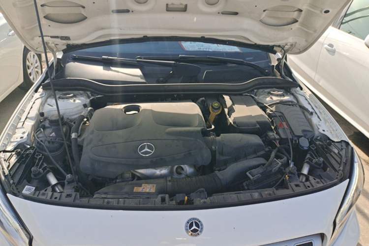 Used Mercedes-Benz GLA 2017 GLA 220 4MATIC Fashion Model Engine Bay