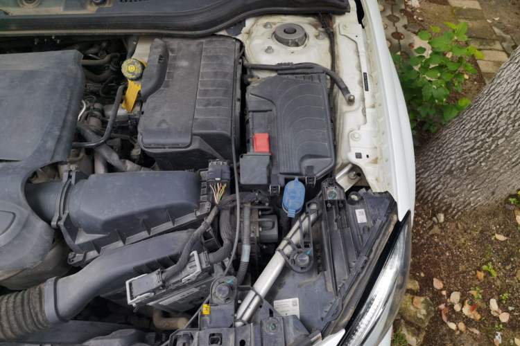 Used Mercedes-Benz GLA 2017 GLA 220 4MATIC Luxury Model Engine Bay Left