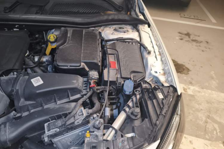Used Mercedes-Benz GLA 2017 GLA 200 Fashion Model Engine Bay Left