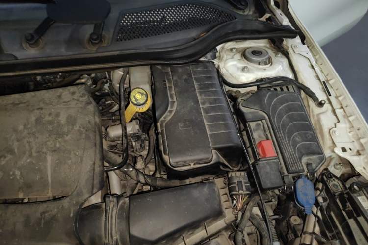 Used Mercedes-Benz GLA 2017 GLA 220 4MATIC Fashion Model Engine Bay Left