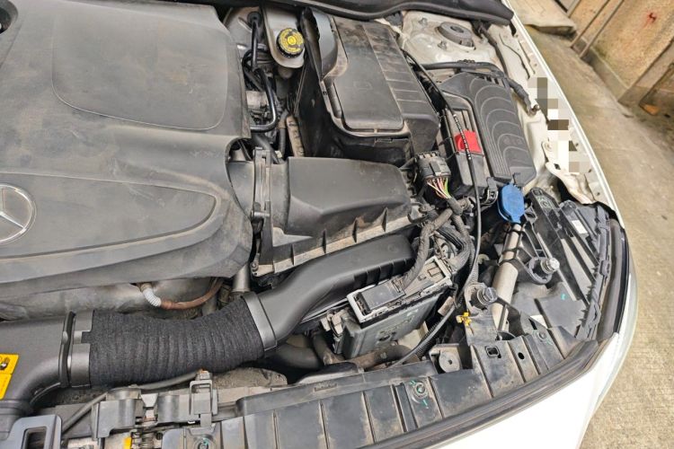 Used Mercedes-Benz GLA 2017 GLA 200 Fashion Model Engine Bay Left