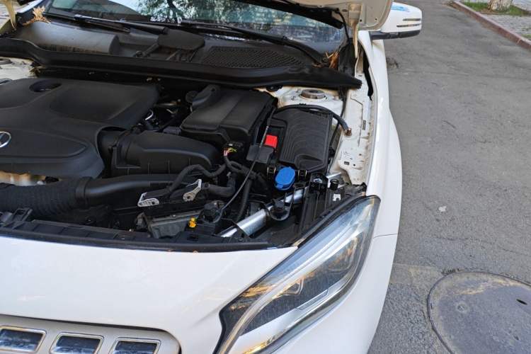 Used Mercedes-Benz GLA 2017 GLA 220 4MATIC Fashion Model Engine Bay Left