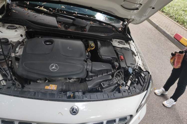 Used Mercedes-Benz GLA 2017 GLA 200 Fashion Model Engine Bay Left