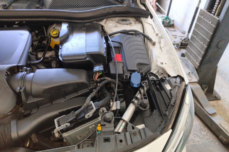 Used Mercedes-Benz GLA 2017 GLA 220 4MATIC Fashion Model Engine Bay Left