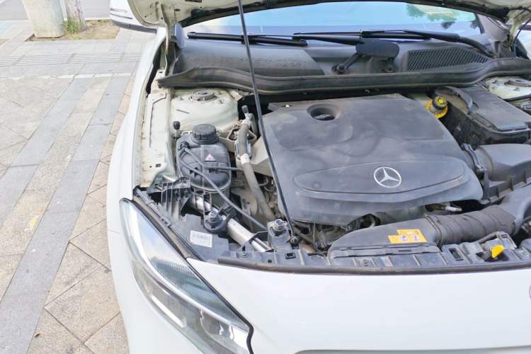 Used Mercedes-Benz GLA 2017 GLA 200 Sport Edition Engine Bay Right