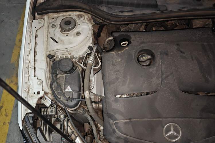 Used Mercedes-Benz GLA 2017 GLA 200 Sport Edition Engine Bay Right