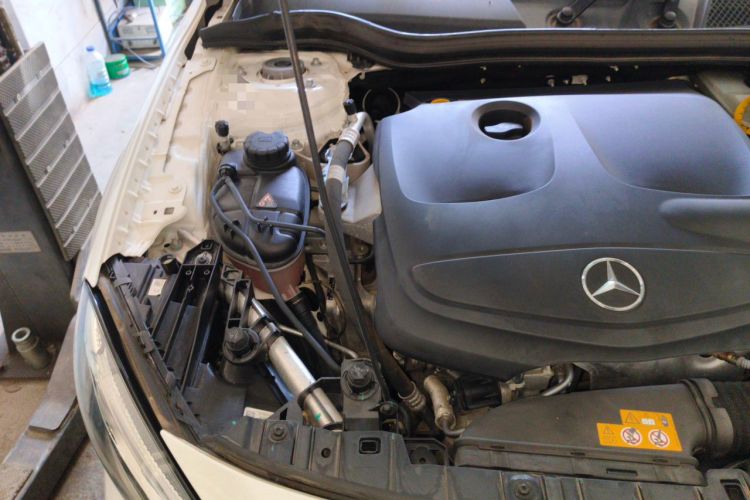 Used Mercedes-Benz GLA 2017 GLA 220 4MATIC Fashion Model Engine Bay Right