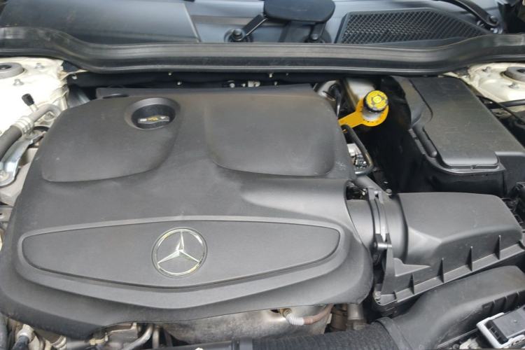 Used Mercedes-Benz GLA 2017 GLA 220 4MATIC Fashion Model Engine Bay