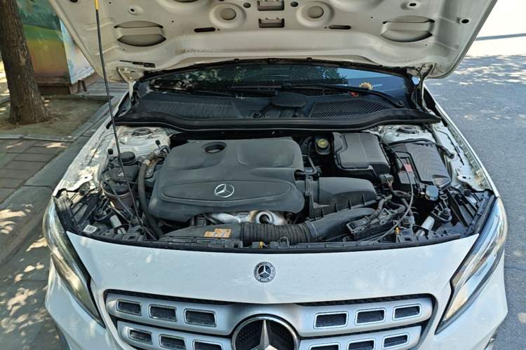 Used Mercedes-Benz GLA 2017 GLA 220 4MATIC Fashion Model Engine Bay