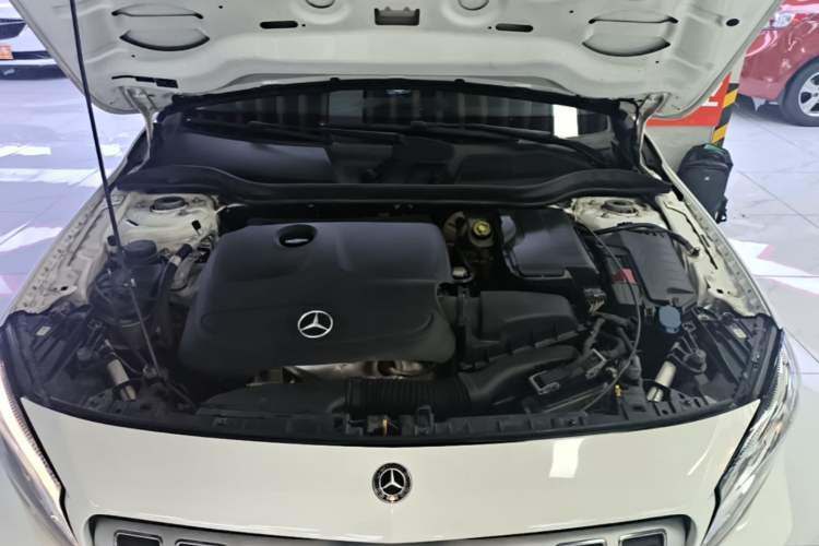 Used Mercedes-Benz GLA 2017 GLA 220 4MATIC Fashion Model Engine Bay