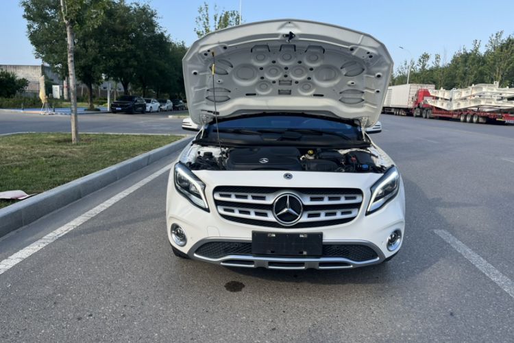 Used Mercedes-Benz GLA 2017 GLA 220 4MATIC Fashion Model Exterior 2
