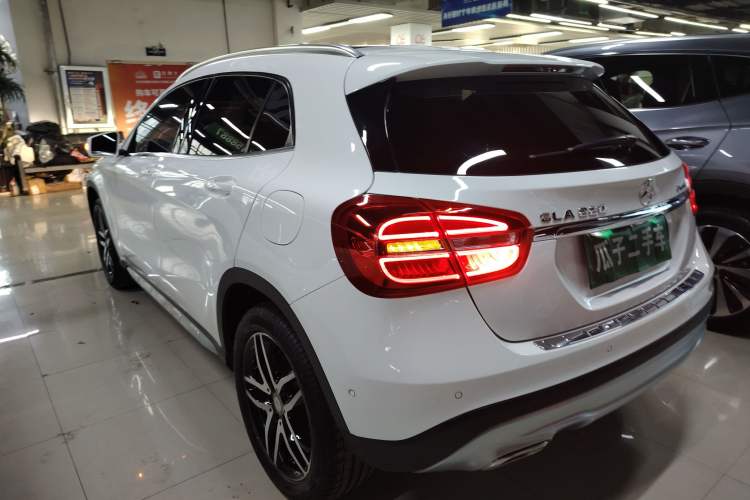 Used Mercedes-Benz GLA 2017 GLA 220 4MATIC Fashion Model Exterior 2