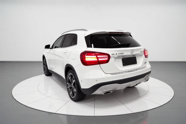 Used Mercedes-Benz GLA 2017 GLA 220 4MATIC Fashion Model Exterior 2