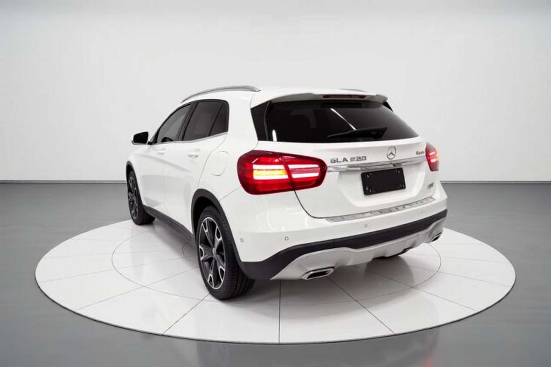 Used Mercedes-Benz GLA 2017 GLA 220 4MATIC Fashion Model Exterior 2