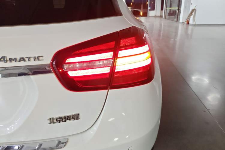 Used Mercedes-Benz GLA 2017 GLA 220 4MATIC Fashion Model Exterior 3