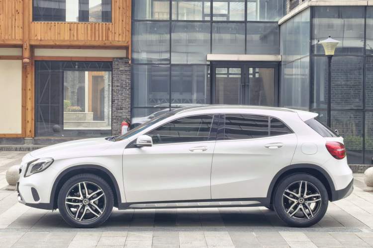 Used Mercedes-Benz GLA 2017 GLA 200 Fashion Model Exterior 3
