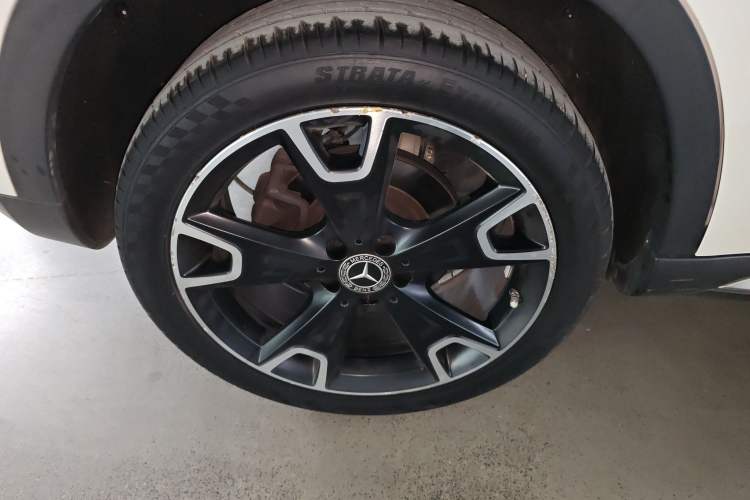 Used Mercedes-Benz GLA 2017 GLA 220 4MATIC Fashion Model Exterior 5