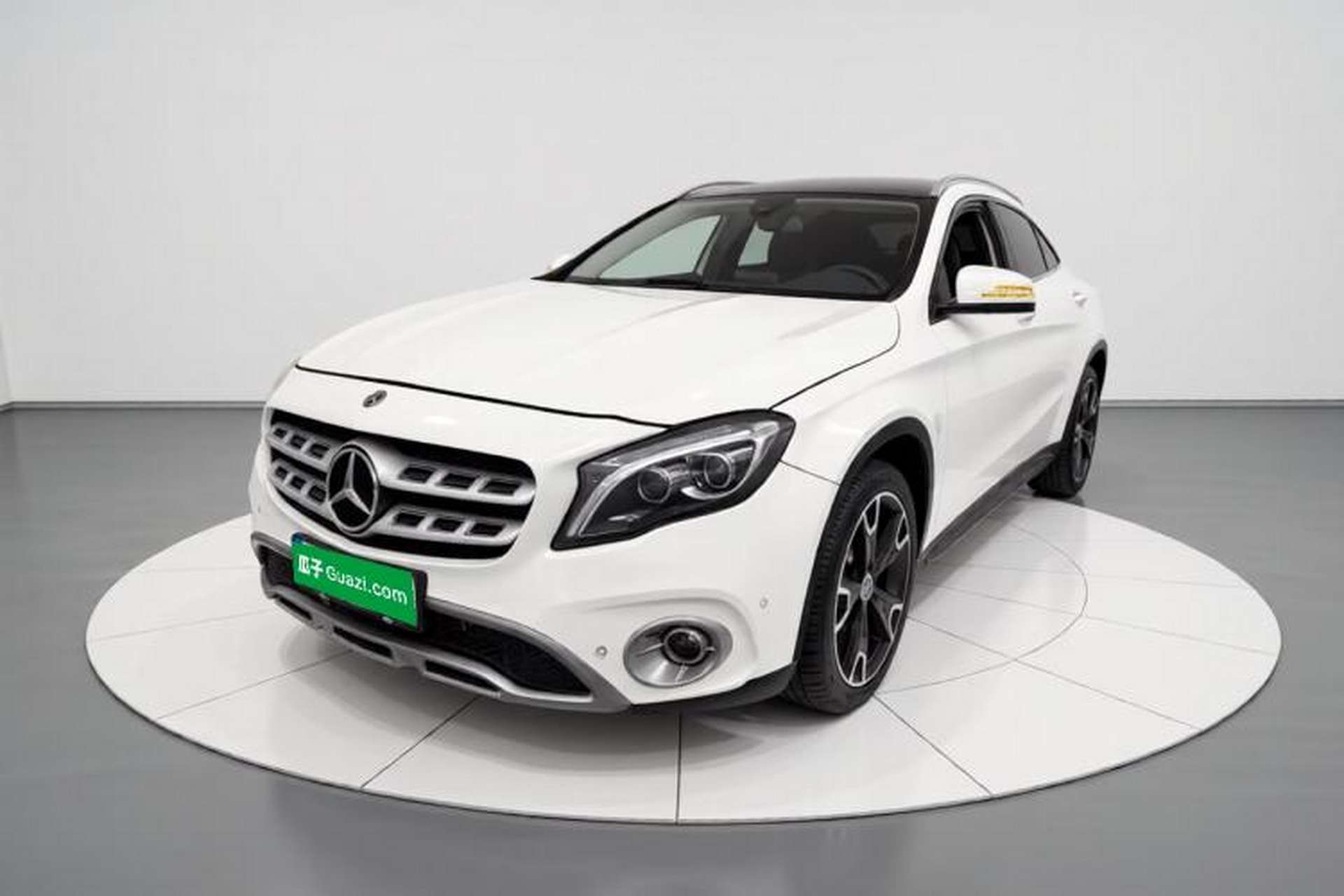 Used Mercedes-Benz GLA 2017 GLA 220 4MATIC Fashion Model Front Left 45 Deg