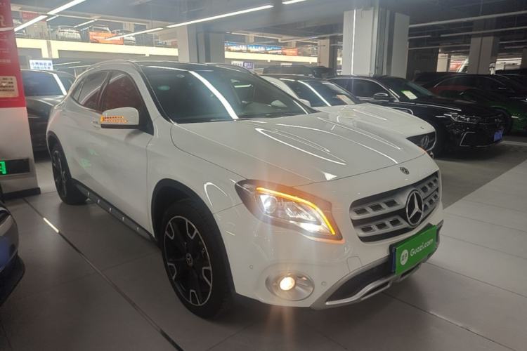Used Mercedes-Benz GLA 2017 GLA 220 4MATIC Fashion Model Front Right 45 Deg