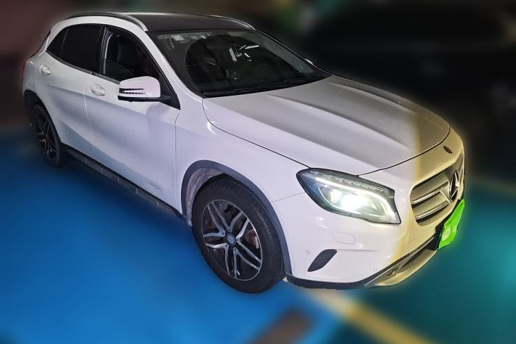 Used Mercedes-Benz GLA 2017 GLA 200 Sport Edition Front Right 45 Deg