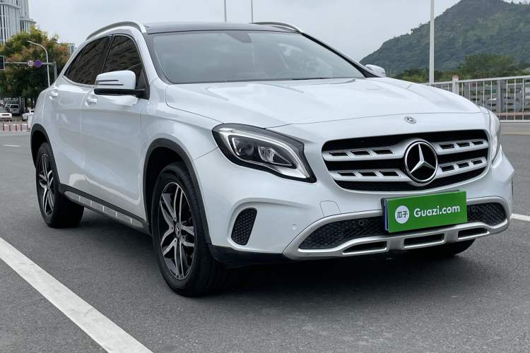 Used Mercedes-Benz GLA 2017 GLA 200 Fashion Model Front Right 45 Deg