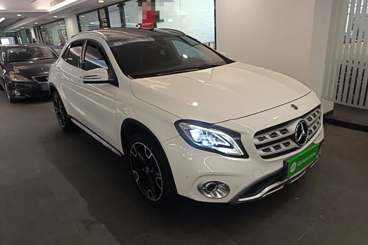 Used Mercedes-Benz GLA 2017 GLA 220 4MATIC Fashion Model Front Right 45 Deg