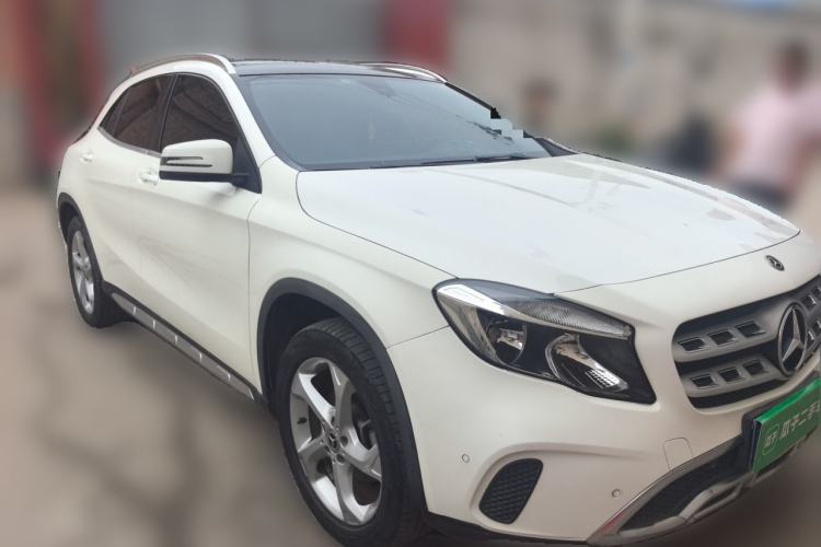 Used Mercedes-Benz GLA 2017 GLA 200 Sport Edition Front Right 45 Deg