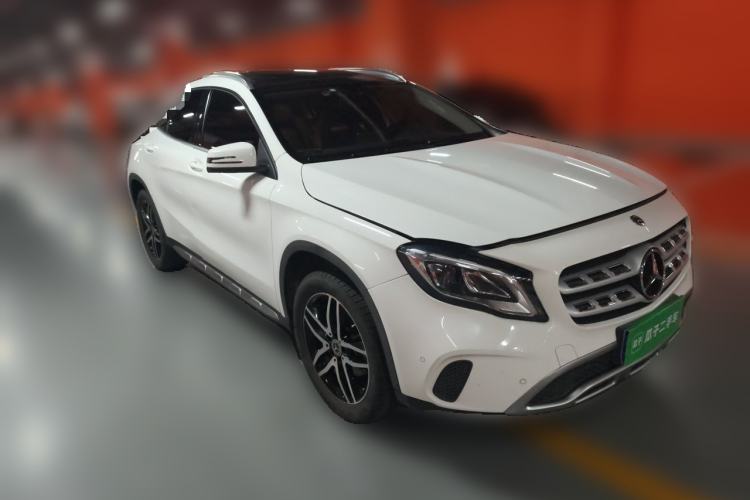 Used Mercedes-Benz GLA 2017 GLA 200 Fashion Model Front Right 45 Deg