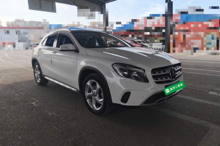 Used Mercedes-Benz GLA 2017 GLA 200 Sport Edition Front Right 45 Deg
