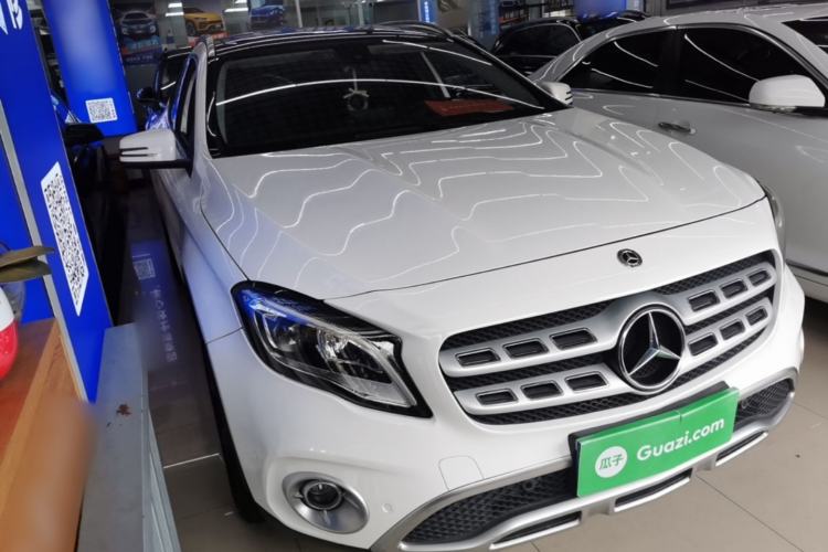 Used Mercedes-Benz GLA 2017 GLA 220 4MATIC Fashion Model Front Right 45 Deg