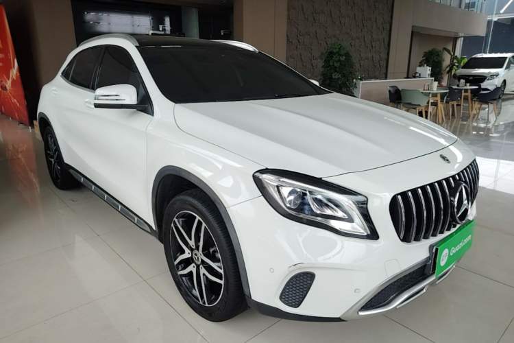 Used Mercedes-Benz GLA 2017 GLA 200 Fashion Model Front Right 45 Deg