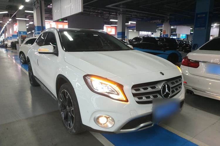 Used Mercedes-Benz GLA 2017 GLA 220 4MATIC Fashion Model Front Right 45 Deg