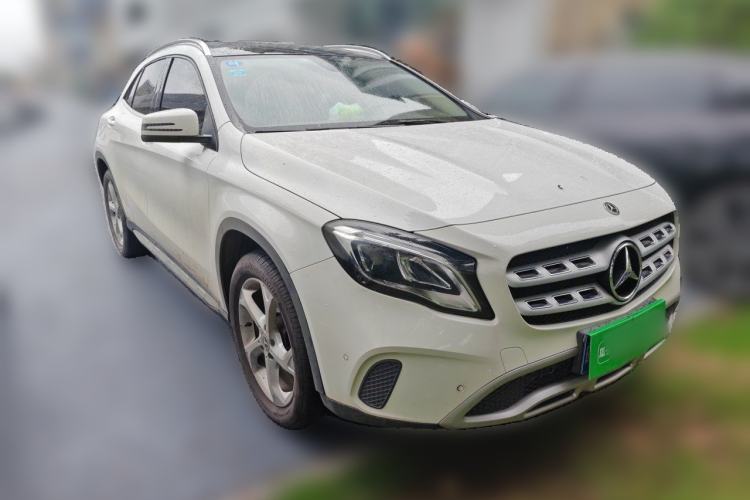 Used Mercedes-Benz GLA 2017 GLA 200 Fashion Model Front Right 45 Deg