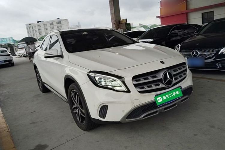 Used Mercedes-Benz GLA 2017 GLA 200 Fashion Model Front Right 45 Deg