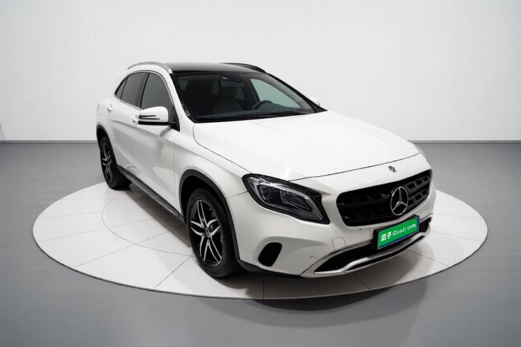 Used Mercedes-Benz GLA 2017 GLA 200 Fashion Model Front Right 45 Deg