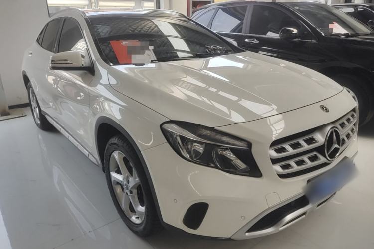 Used Mercedes-Benz GLA 2017 GLA 200 Sport Edition Front Right 45 Deg