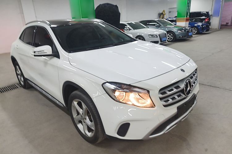 Used Mercedes-Benz GLA 2017 GLA 200 Sport Edition Front Right 45 Deg