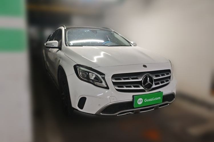 Used Mercedes-Benz GLA 2017 GLA 200 Fashion Model Front Right 45 Deg