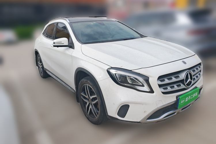Used Mercedes-Benz GLA 2017 GLA 200 Fashion Model Front Right 45 Deg