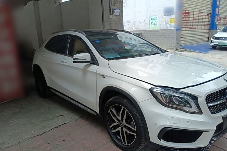 Used Mercedes-Benz GLA 2017 GLA 200 Fashion Model Front Right 45 Deg