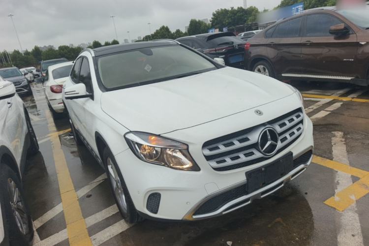 Used Mercedes-Benz GLA 2017 GLA 200 Sport Edition Front Right 45 Deg