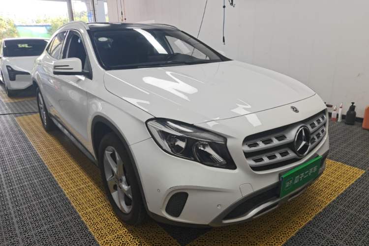 Used Mercedes-Benz GLA 2017 GLA 200 Sport Edition Front Right 45 Deg