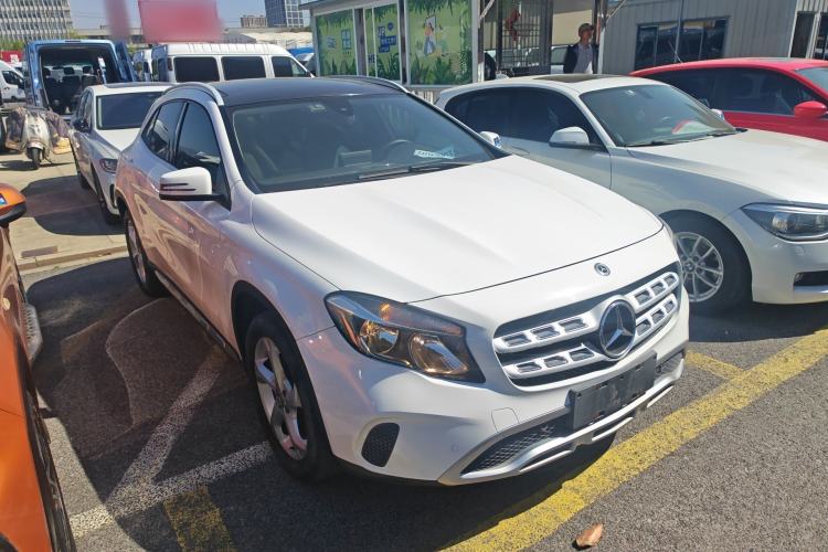 Used Mercedes-Benz GLA 2017 GLA 200 Sport Edition Front Right 45 Deg