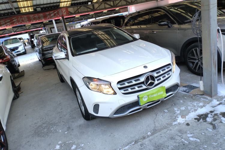 Used Mercedes-Benz GLA 2017 GLA 200 Sport Edition Front Right 45 Deg