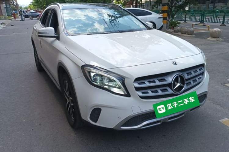 Used Mercedes-Benz GLA 2017 GLA 200 Fashion Model Front Right 45 Deg